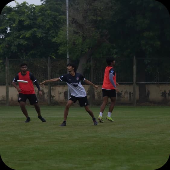 ULTIMATE FRISBEE